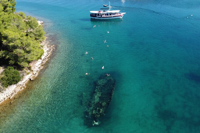 Podstrana and Jesenice, Boat trip to Brač and Šolta with lunch - The morning sail toward Sutivan