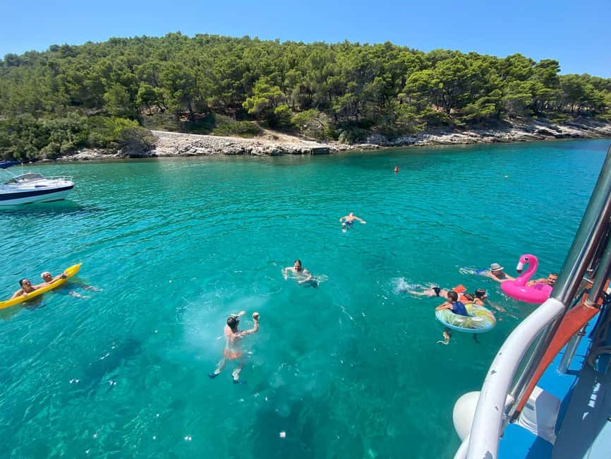 Podstrana: Full-Day Boat Trip to Brač and Shipwreck Kontesa - A fresh BBQ lunch with three main choices