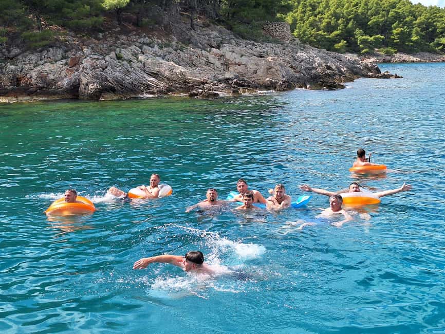 Podstrana: Full-Day Boat Trip to Brač and Shipwreck Kontesa - Kontesa brings a different kind of swim stop