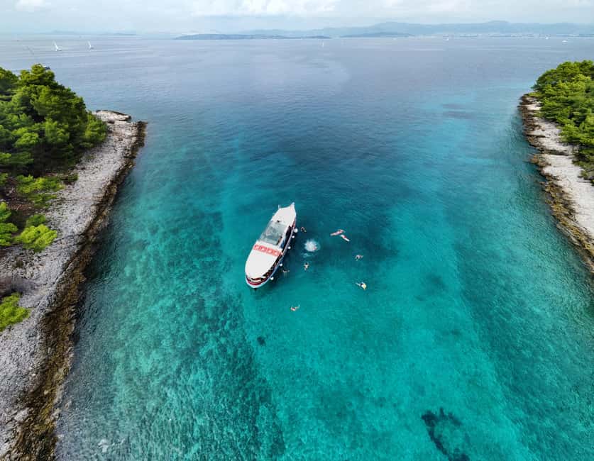 Podstrana: Full-Day Boat Trip to Brač and Shipwreck Kontesa - The return ride keeps the mood easy
