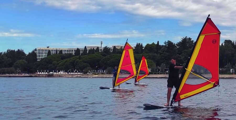 Poreč: 2-hour windsurfing lesson - Learning to control speed and complete the 180-degree turn