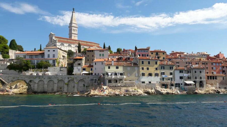 Poreč: Boat tour to Rovinj with lunch and drinks - From Poreč harbor to Rovinj by boat