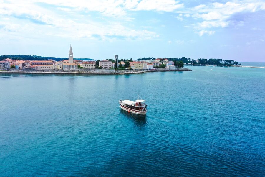 Poreč: Dolphin Spotting Cruise with Included Drinks - Why the included drinks improve the outing