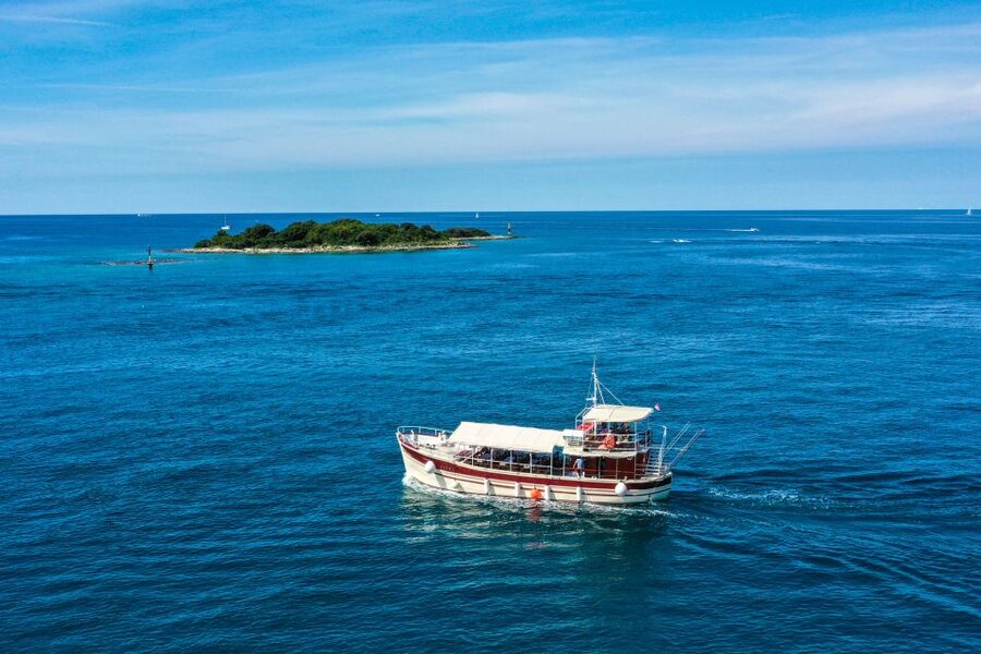 Poreč: Panoramic Morning Cruise Among 20 Islands with Drinks - Comfort, weather, and who should book