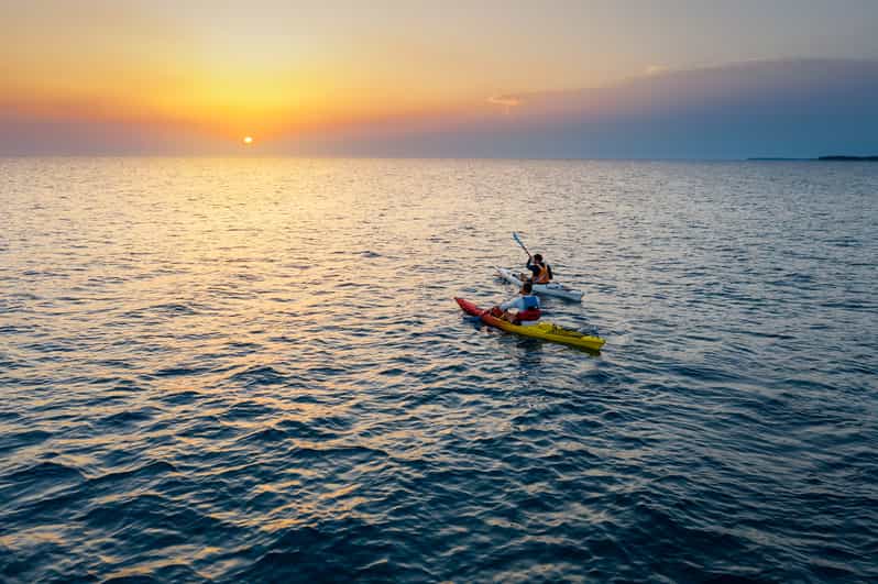 Poreč: Sea Kayaking Sunset Tour - Along the coast beside the old town