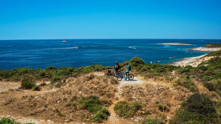 Premantura: Cape Kamenjak Off-Road E-Scooter Tour - Jungle Safari Bar and the best pause in the ride