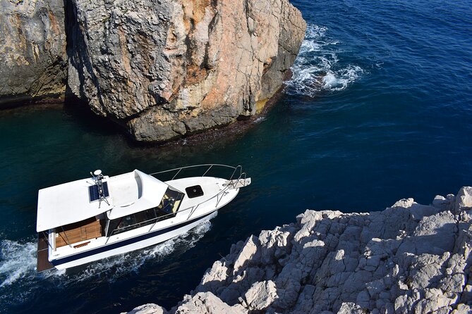Private boat tour - caves, snorkeling, bays and beaches - Starting in Gruž and heading toward the Blue Cave