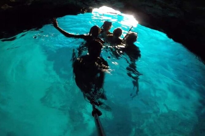 Private boat tour - caves, snorkeling, bays and beaches - The boat size and comfort question