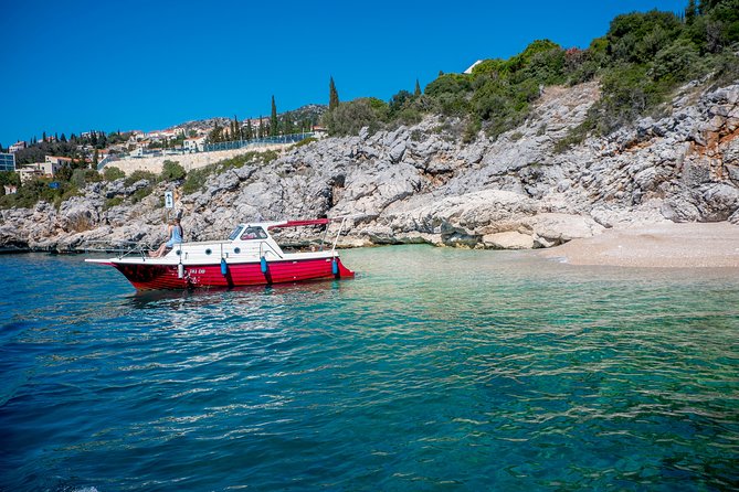Private boat tour- explore the islands, find hidden caves and try snorkelling - Šunj Beach for the final swim
