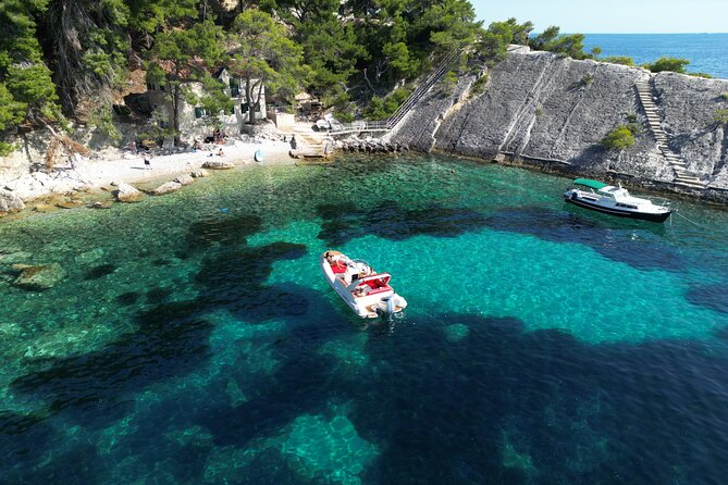 Private boat tour of Red rocks & Pakleni islands - Palmižana Botanical Garden and Laganini