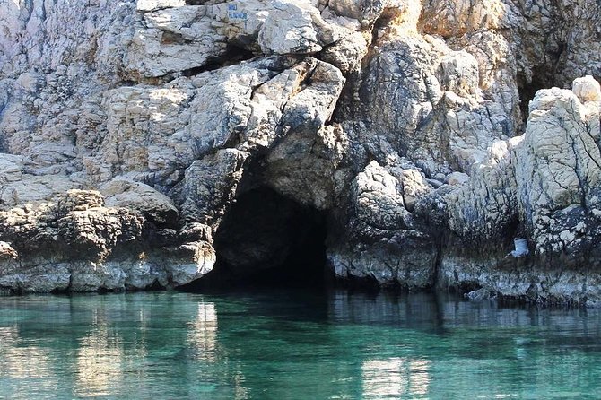 Private Plavnik Island Half-Day boat trip with capt. Bobo - Leaving Punat with Captain Bobo