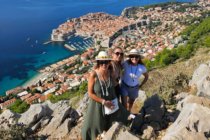 Private Sightseeing Tour in Dubrovnik with a Classic Old Car - Croatian history at the Domovinski rat monument