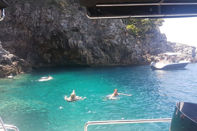 Private Speedboat Guided Tour: Explore the best of Dubrovnik Islands - What the private boat adds