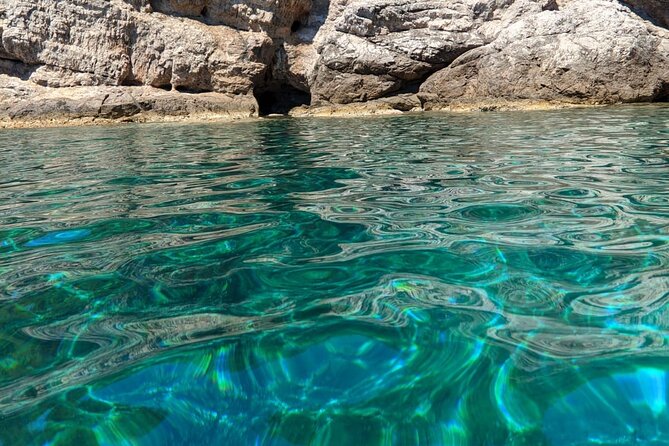 Private Speedboat Tour- Blue cave, sandy beaches and snorkelling - Optional Lokrum or the longer run to Mljet