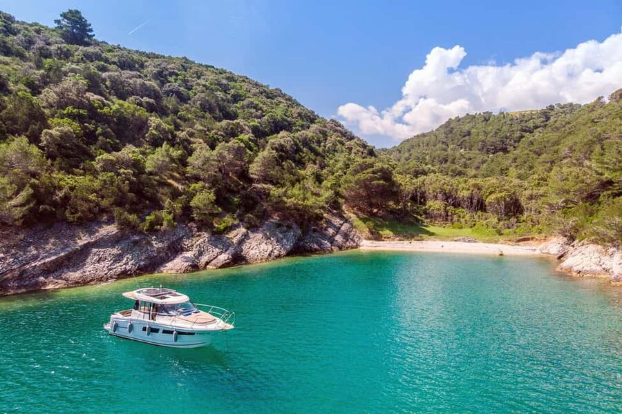 Private speedboat tours Sea Symphony - Mala Stiniva gives you Hvar’s best swim