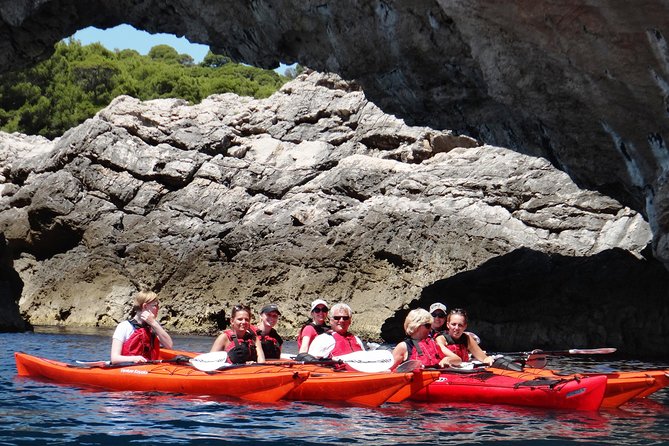 Private tour: Sea Kayaking & Snorkeling to Green Cave on Sipan island from Lopud - Taking a lunch break in Šuđurađ