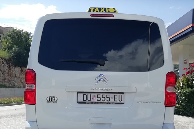 Private Transfer by 8 seats van from and to Dubrovnik Airport - What the 30-minute ride is really like