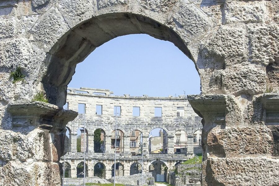 Pula: Arena Entrance Ticket - Using QR information instead of a full guide