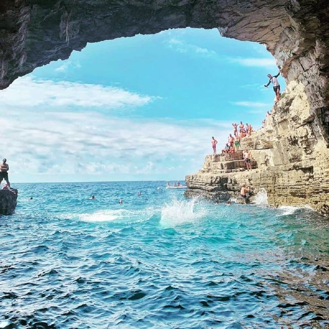 Pula: Bike Tour of Ancient Pula & Aquatic Adventures - From Pula Arena to the coast by bike