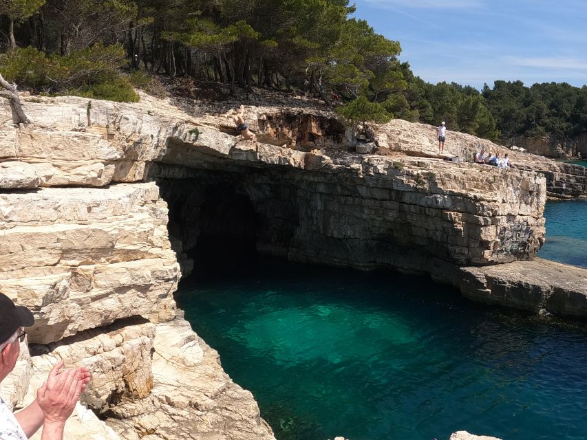 Pula: Bike Tour of Ancient Pula & Aquatic Adventures - The ride to Stoja and Pigeons cave