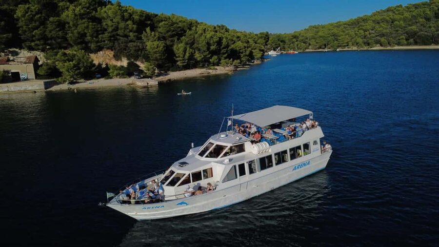 Pula: Brijuni National Park Dolphin Watching Tour w/Dinner - Dinner on board: local flavor, simple presentation