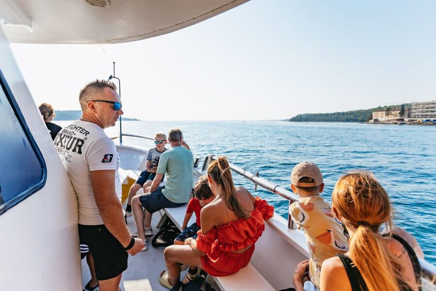 Pula: Brijuni Sunset Dolphin Cruise with Dinner & Drinks - What unlimited drinks really include