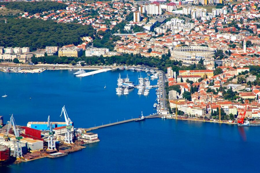 Pula: Harbor Cruise with unlimited Drinks - Languages and the level of guiding