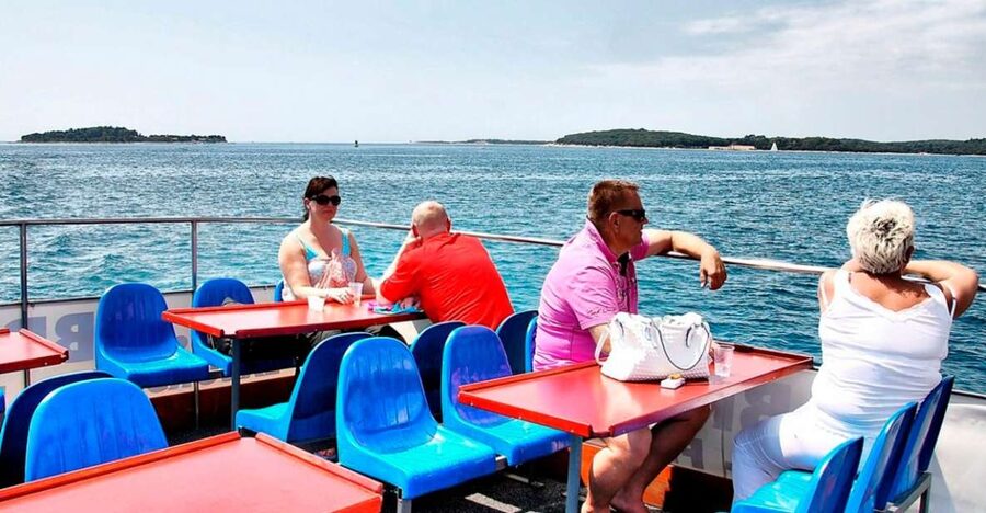 Pula: Harbor Cruise with unlimited Drinks - Cruising past the Pula Breakwater