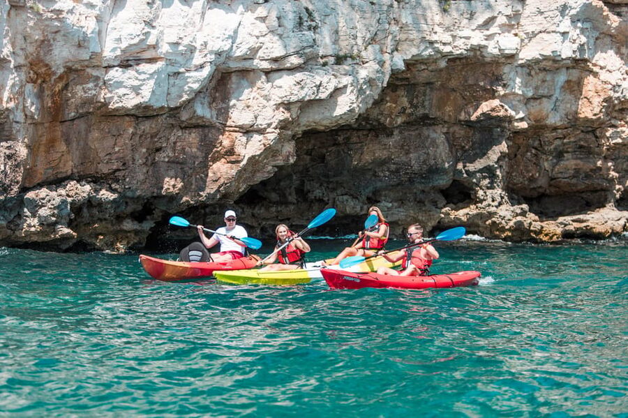 Pula: Kayak Adventure with Cave & Island Snorkeling - Paddling to Grotta di quarzo