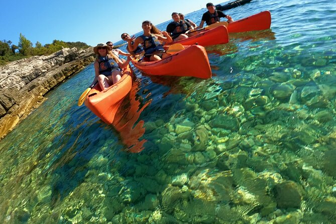 Pula:Kayak Tour-Cliff jumping,snorkeling&free GoPro pictures - Cliff jumping with a guide