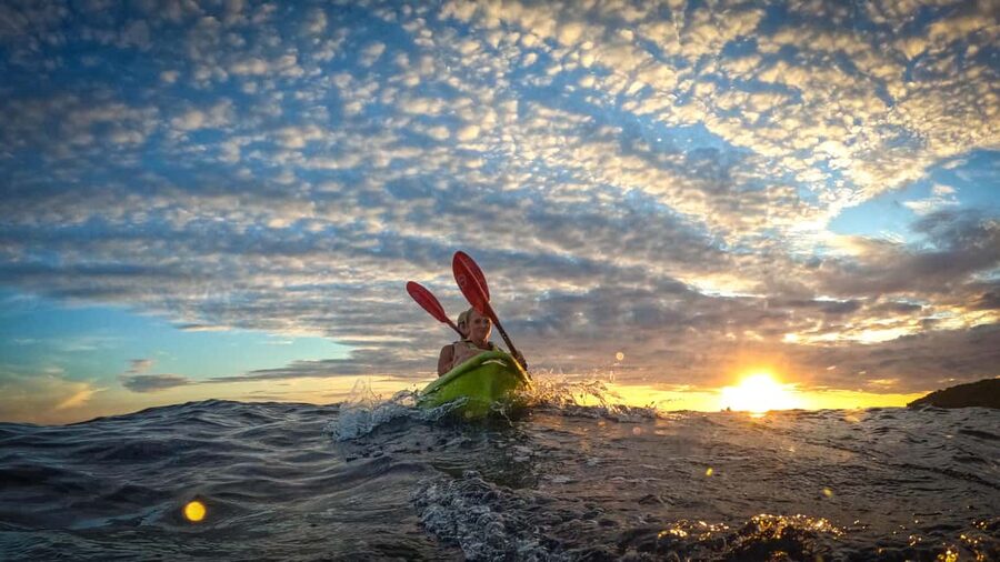 Pula: Kayaking,Snorkeling, Cliff jumping Tour with Wetsuit - Choosing the best departure time