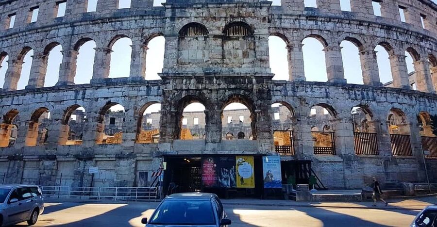 Pula: Old Town Walking Tour for Foodies with Dinner and Wine - Key points to know before booking
