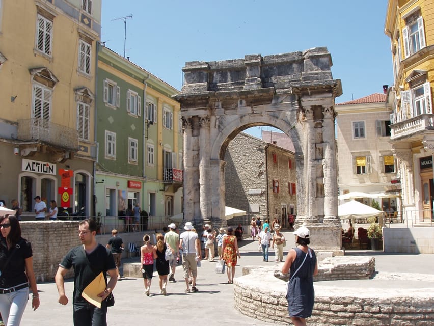 Pula: Old Town Walking Tour for Foodies with Dinner and Wine - Wine, aperitif, and the olive oil tasting