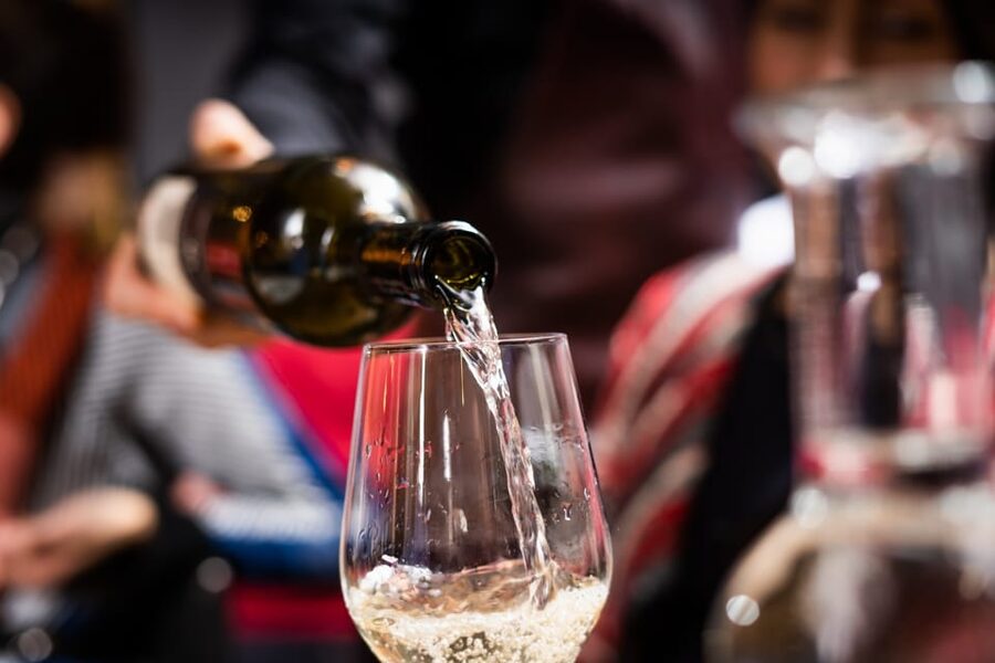 Pula: Old Town Walking Tour for Foodies with Dinner and Wine - The guide can make or break the history