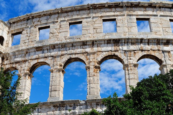 Pula walking tour - Sergii Arch and the pleasure of walking between ruins