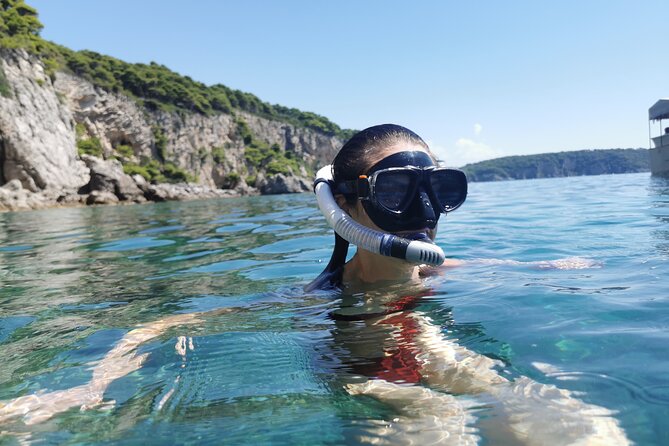 Rent a luxury speed boat for great fun on this Elaphiti Islands tour - A private speedboat gives you control of the day