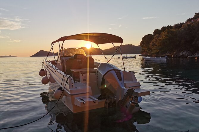 Rent a luxury speed boat for great fun on this Elaphiti Islands tour - The skippers shape the experience