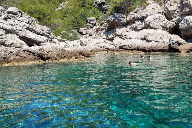 Rent a small boat without skipper - explore the islands and find hidden caves - Price, fuel, and the real value
