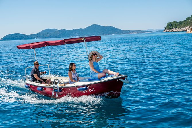Rent a small boat without skipper - explore the islands and find hidden caves - The self-drive lesson and the responsibility that comes with it