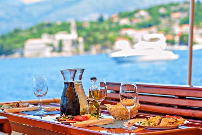 Rent a Traditional Wooden Boat (64 pax) - Who should book this boat