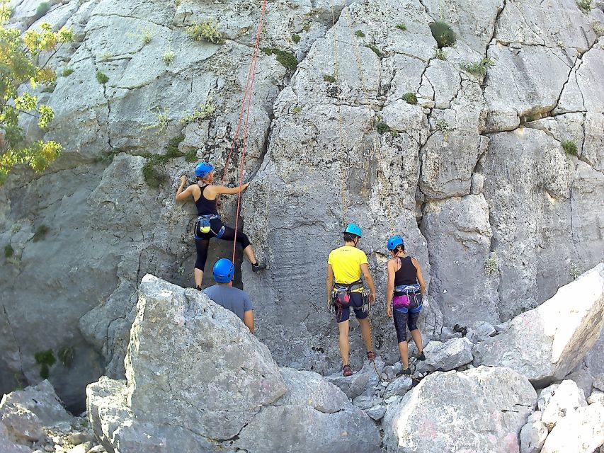 Rock Climbing Lesson in Dubrovnik - The first briefing: equipment before the rock