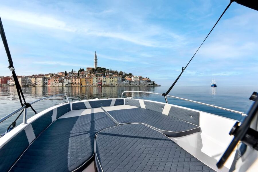 Rovinj: Dolphin Watching Sunset Speedboat Tour with Drinks - Drinks and the small-group atmosphere