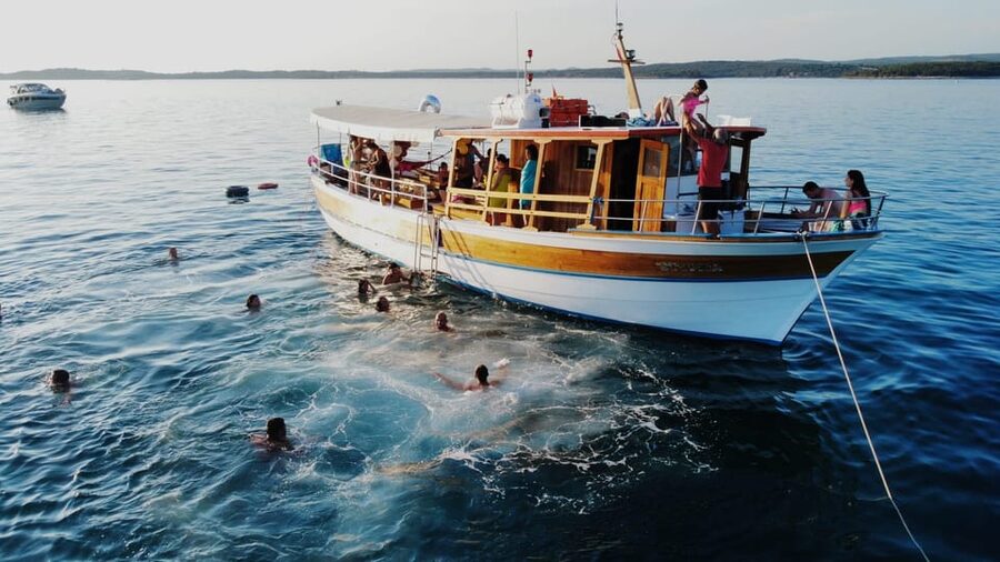 Rovinj half-day cruise: swim stops, drinks & brunch included - The first run along Rovinj’s coast