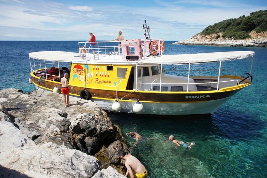 Rovinj Islands Boat Tour with Swimming - Canapés and drinks break up the swim time
