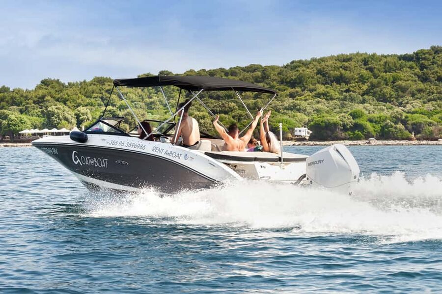 Rovinj: Rovinj Archipelago and South Coves Speedboat Tour - Rovinj old town from the water