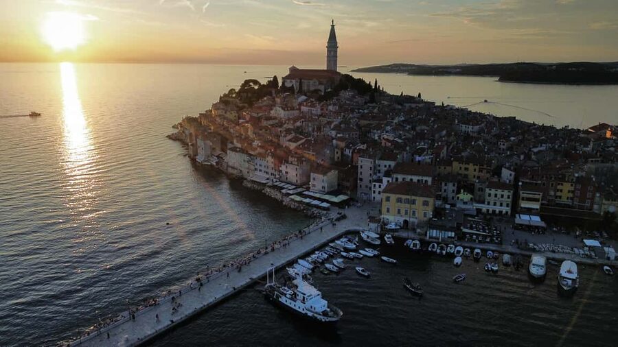 Rovinj: Sunset Speedboat Tour with Dolphin Watching - Why this sunset boat trip works so well