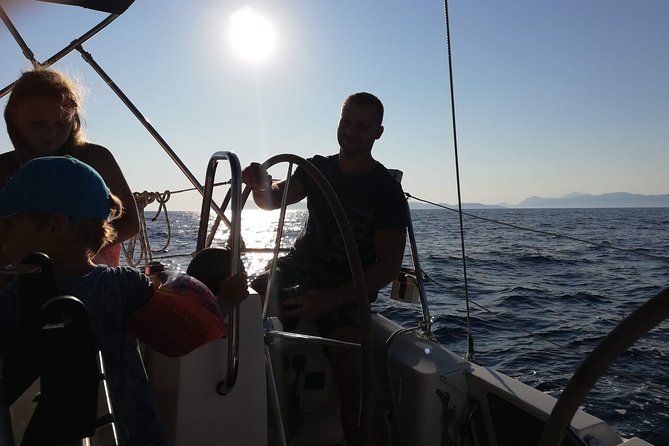 Sailboat tour to the islands - Sailing toward Hvar or Brač