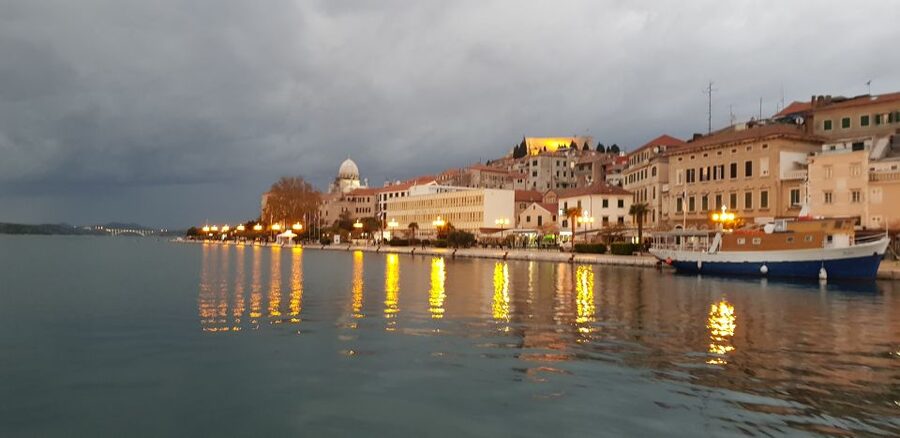 Sibenik: Guided Evening Walking Tour - A walk through Šibenik’s narrow old center