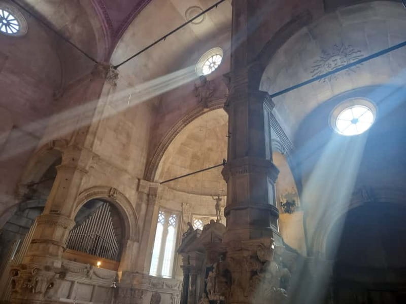Šibenik: Medieval Night Walking Tour - St. Lawrence Monastery and a cave in the old town