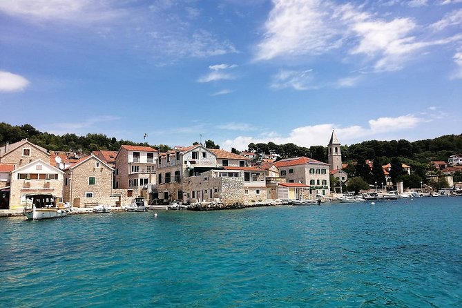 Šibenik Riviera boat tour: Zlarin + Prvić + Tijat - Prvić: village character and lunch by the water